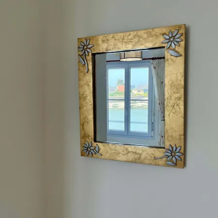 Les Pieds Dans L Eau - Waterfront *