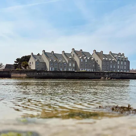 Les Pieds Dans L Eau - Waterfront *