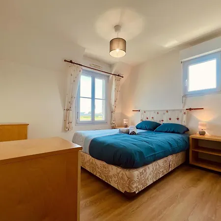 Les Pieds Dans L Eau - Waterfront Holiday home *