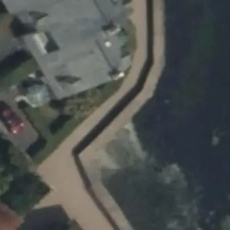 Les Pieds Dans L Eau - Waterfront *