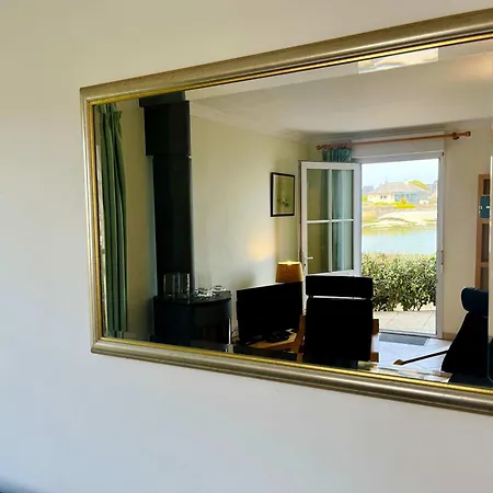 Les Pieds Dans L Eau - Waterfront *