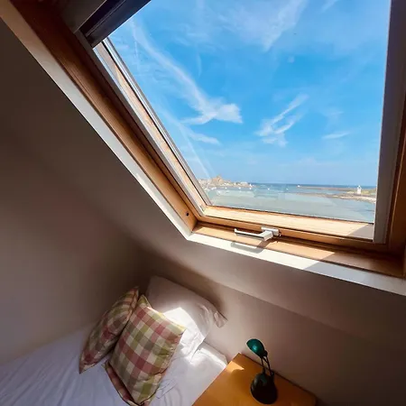 Les Pieds Dans L Eau - Waterfront