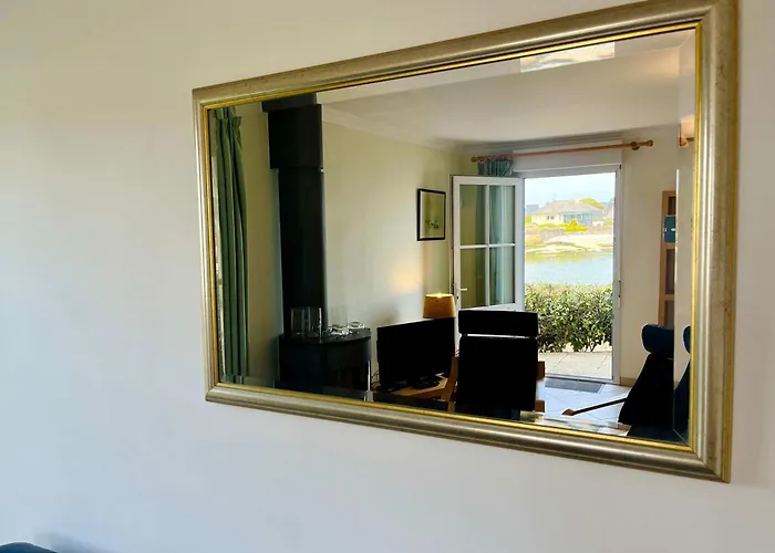 Les Pieds Dans L Eau - Waterfront *