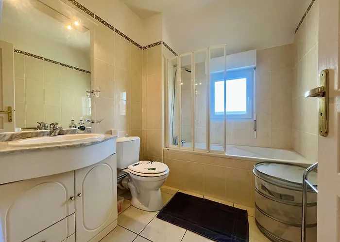 Les Pieds Dans L Eau - Waterfront *